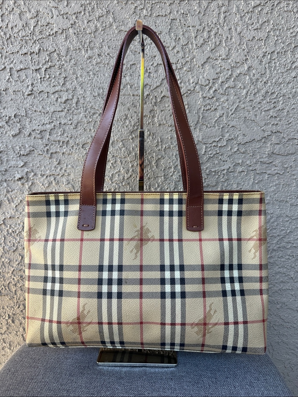 BURBRRRY Vintage Classic Plaid Tote Bag in Beige and Brown